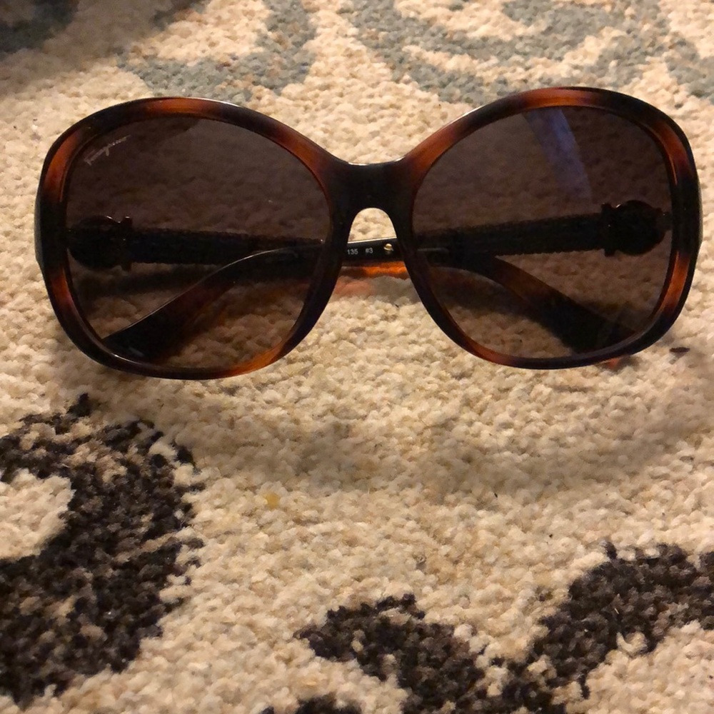 Salvatore ferragamo sunglasses - Picture 1 of 8